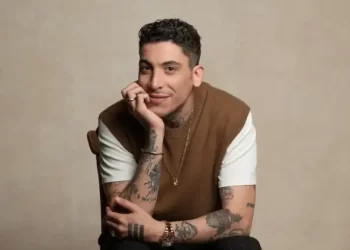 Can Bonomo’nun ilk romanı Ateşli Silahlar ve Bilardo raflarda