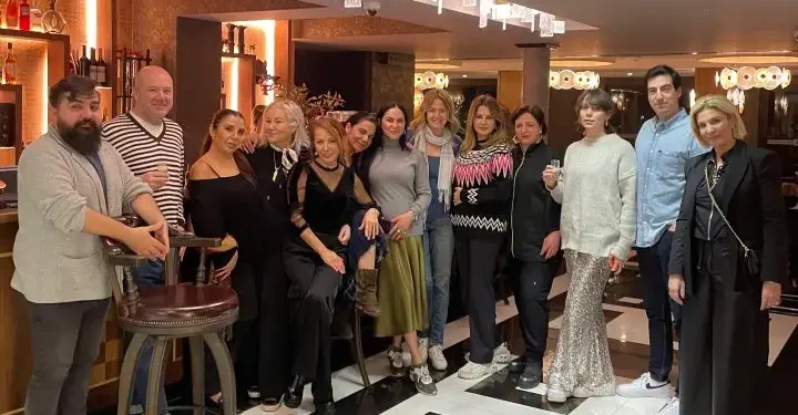 Elif Edes ile sevgi dolu aşk hikayeleri