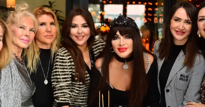 Gül Ergi yeni yaşını dostlarıyla kutladı