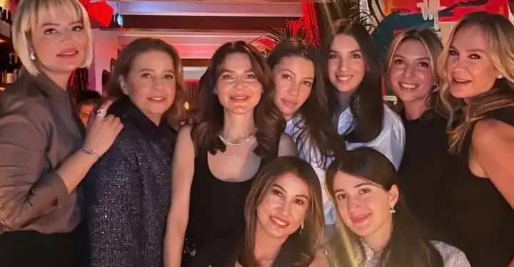 Fulya Hacısüleymanoğl’na sevenlerinden sürpriz doğum günü