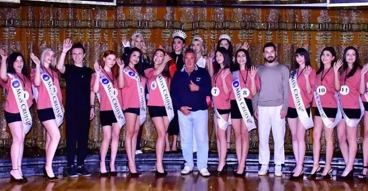 Güzeller gemide kapma girdiler