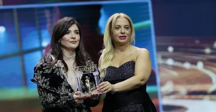 16. Quality Ödülleri’nde ‘En Quality Kadın Oyuncu’ ödülü Gonca Vuslateri’nin oldu