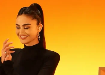 Elif Buse Doğan kendi şarkılarını yeniden yorumladı