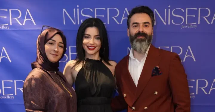 Nisera Jewellery, Merve Boluğur’la gerçekleştirdiği iş birliğini özel bir davetle duyurdu