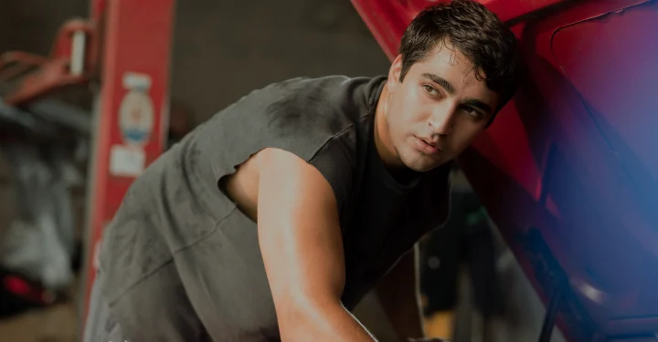 Mert Ramazan Demir’in başrolünde yer aldığı ‘Metruk Adam’ 22 Ağustos’ta Netflix’te
