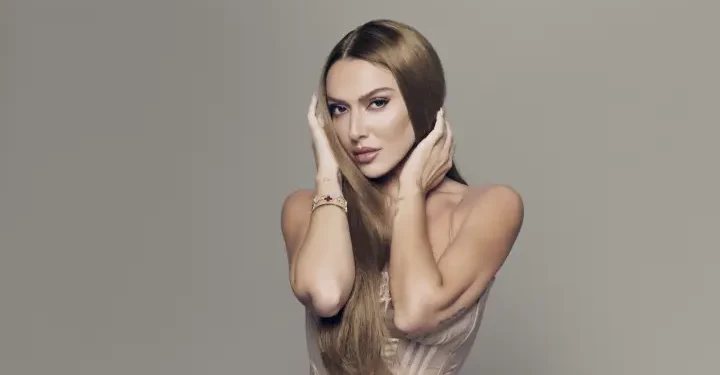 Hadise’den güçlü bir akustik atılım