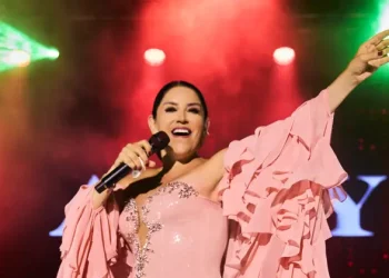 Aşkın Nur Yengi Datça’da Rekor Kırdı!