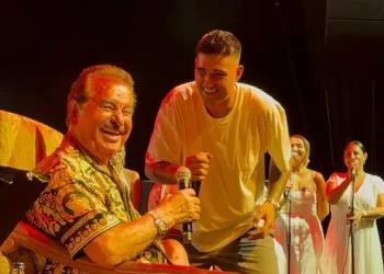 Harbiye’de İmparator’a sevgi seli