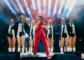 Kenan Doğulu, BtcTurk Vadi Açıkhava’da hayranlarıyla buluştu