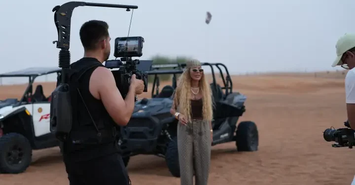 Dubai çöllerinde Youtube çekimi