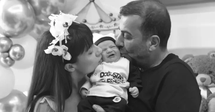 Gizem-Emre Karayel çifti ikinci bebeklerine kavuştu