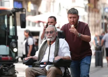 Haluk Bilginer ve Feyyaz Yiğit ‘Soyut Dışavurumcu Bir Dostluğun Anatomisi Veyahut Yan Yana’yı anlattı