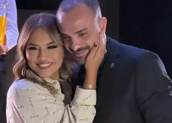 Demet Akalın ve Okan Kurt 14. yıllarını kutladı