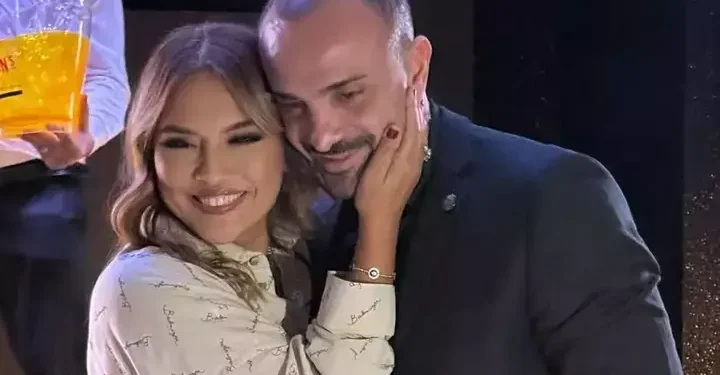 Demet Akalın ve Okan Kurt 14. yıllarını kutladı