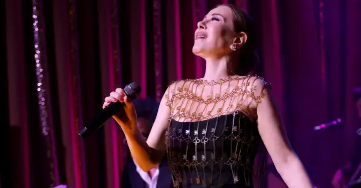 Zuhal Olcay, Çapa Pera’da repertuarıyla mest etti