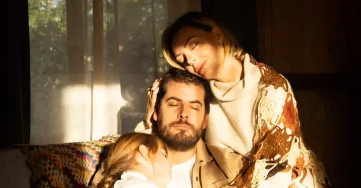 Sinan Güleryüz ve Özge Özder’den yeni şarkı