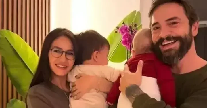 Ahmet Kural’dan çekirdek aile pozu