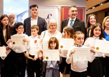 ‘Doğudan Batıya Çocuk Gözünden Geleceğin Dünyası’ sergisi açıldı