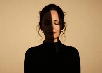 Oya Oğuz’dan ilk EP: Eşik