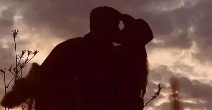 Çağatay Ulusoy ve Aslıhan Malbora’dan aşk pozu