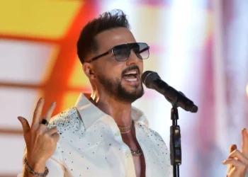 Gökhan Özen, Bostancı Gösteri Merkezi’nde muhteşem bir konsere imzasını attı