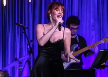 Ayça Varlıer’den Asa-Khaı Sahnesinde Müzikal Şölen