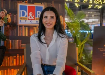 Başak Sayan, yeni kitabının lansmanında bir sonrakinin de müjdesini verdi