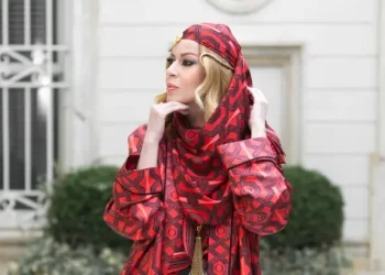 İpek Tuzcuoğlu’ndan muhteşem pozlar