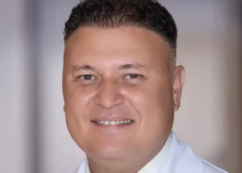 Doç. Dr. Mehmet Altıntaş, karın duvarı fıtıklarında kullanılan Laparoskopik Cerrahi yöntemini anlattı