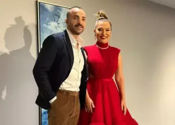 Demet Akalın’dan Okan Kurt’a romantik kutlama