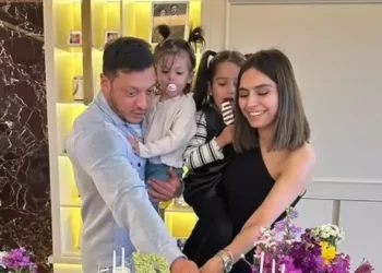 Üçüncü çocuğunu kucağına alan Amine Gülşe’den yeni paylaşım