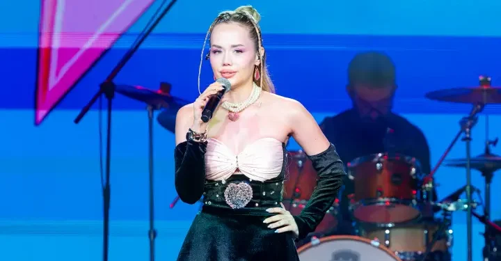 Gamze Karta’dan karnaval gibi konser