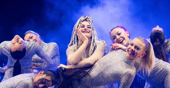 Atiye baharı sahnede başlattı