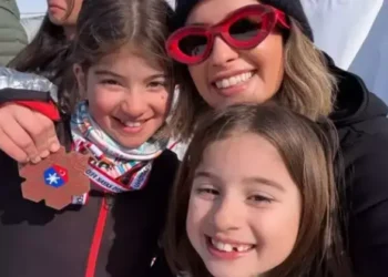 Geceyi kızlarıyla hastanede geçirdi