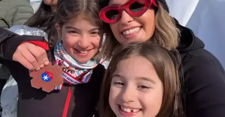 Geceyi kızlarıyla hastanede geçirdi