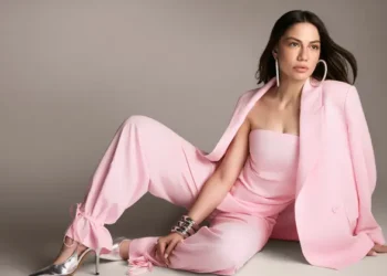 Trendyolmilla’nın yeni marka yüzü Demet Özdemir oldu