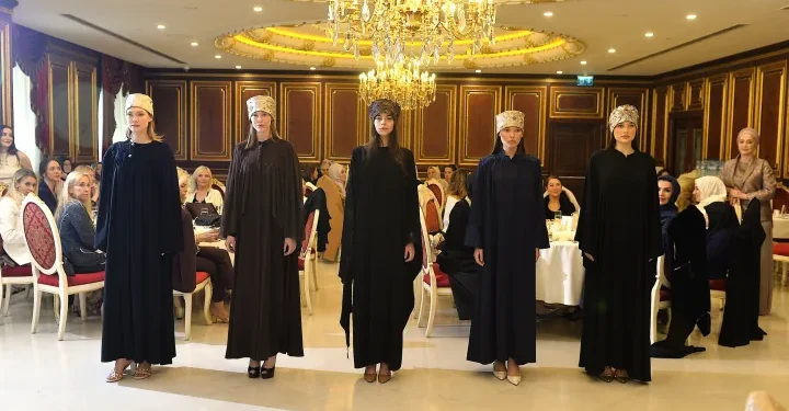 Emel Kulüp, markası ile Paris Modest Fashion Week’te göz doldurdu