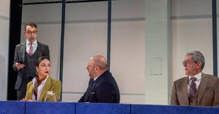 Semaver Kumpanya’nın efsane oyunu ‘Metot’ sahnelere geri döndü