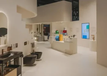 Roca’dan tasarımın ritmini yeniden tanımlayan enstalasyon