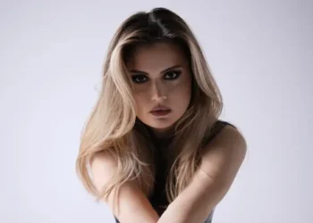 Sena Seyrek’in ‘İmkansız İhtimaller’ şarkısı dinleyicilerle buluştu