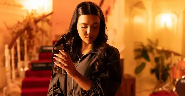 Sura İskenderli’den akustik seri