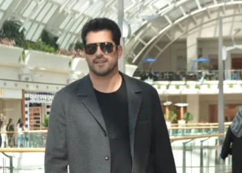 Tek başına alışveriş turu