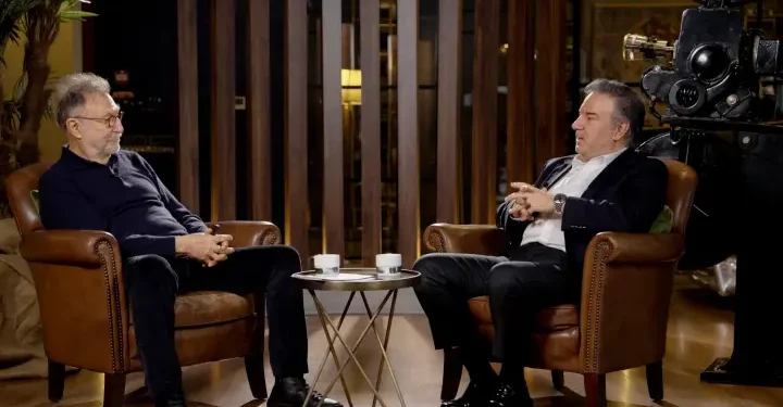 ‘Tamer Levent ile Sanata Evet’ programının konuğu Prof. Dr. Adnan Çoban oldu